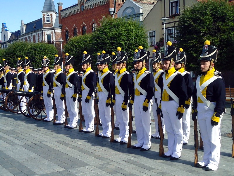 Kompania w strojach historycznych